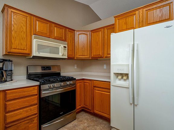 5th image of 520 Lee St NE
