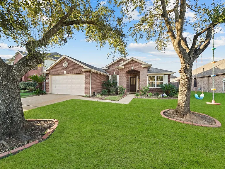 2714 Crestbrook Ct — Photo 1