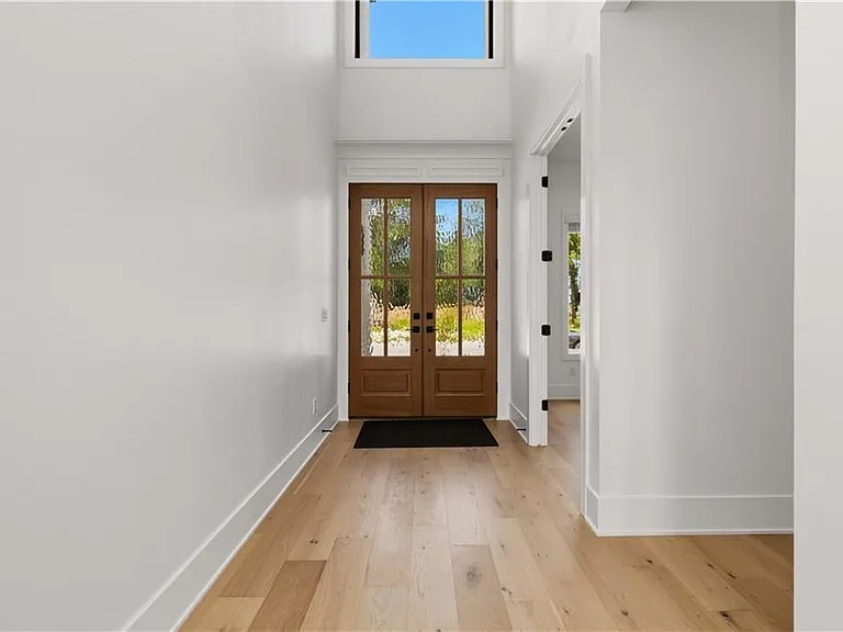 4413 S 88th St — Photo 2
