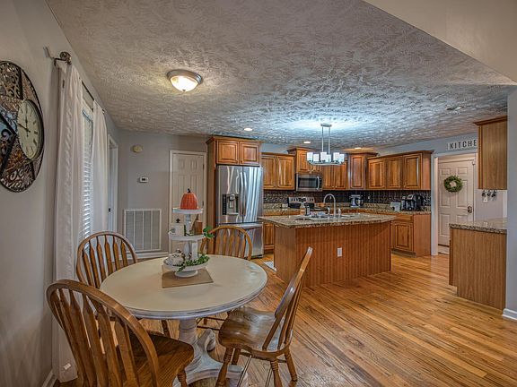 5th image of 484 Haynes Ave