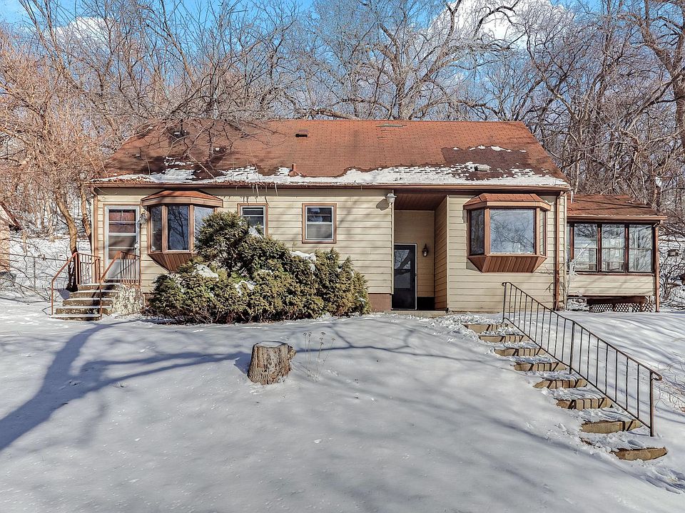 1st image of 820 Point Douglas Rd S