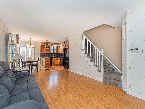 5th image of 326 Bay 14 St