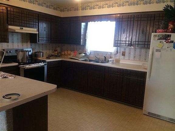 5th image of 203 Rollans St