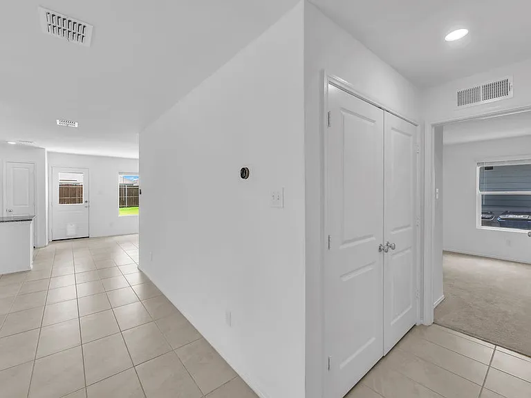 319 Ashbrook Way — Photo 6