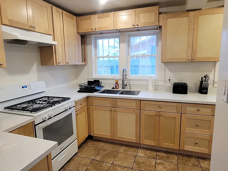 16508 S Menlo Ave — Photo 7