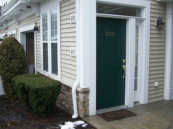 3rd image of 204 Symphony Dr