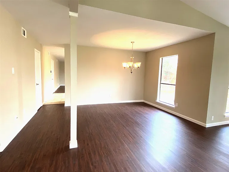 2704 Winding Creek Dr — Photo 2
