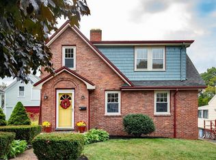 10 Meridian St, Melrose, MA 02176