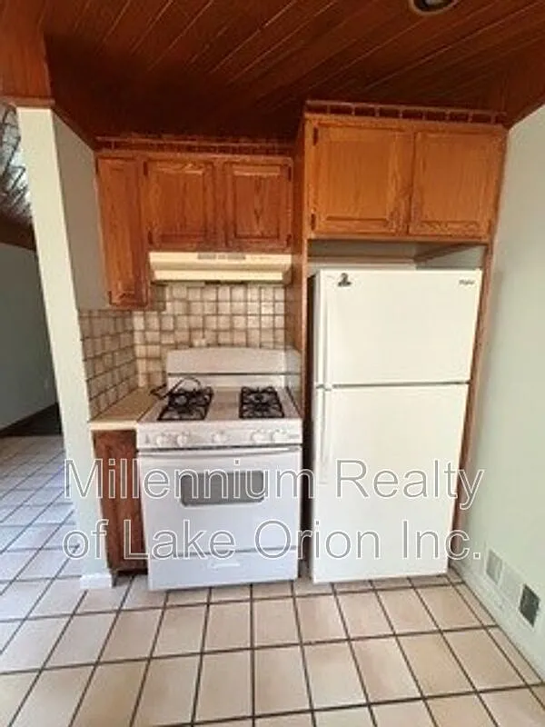 3 bed, 1.0 bath, 955 sqft, $1,250 — Photo 3