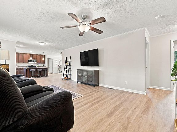 4th image of 388 Turlington Rd