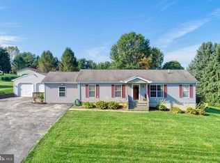 4 Valley View Dr, Windsor, PA 17366