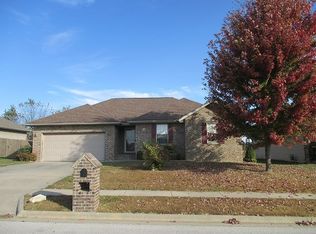 877 W Cambridge Ave, Nixa, MO 65714