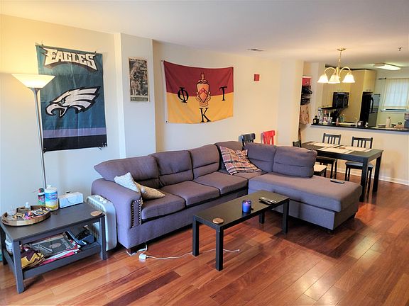 4th image of 2 Leverington Ave #52