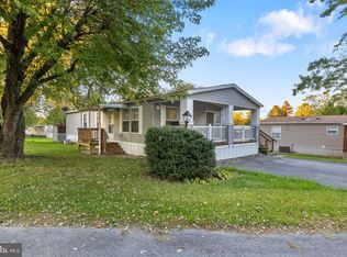 138 Crestwood Dr, Mount Wolf, PA 17347