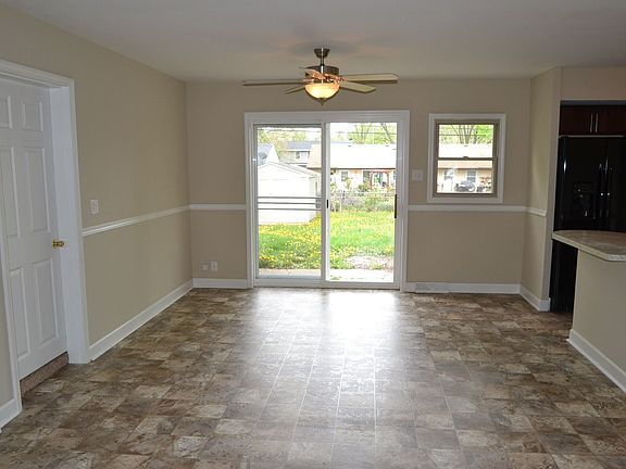 3rd image of 10161 Hibiscus Dr