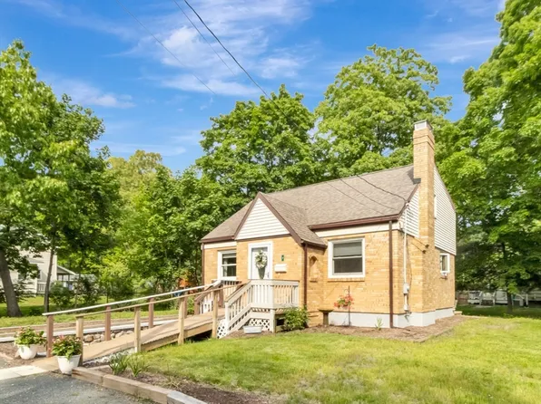 7 Noonan St, Mansfield, MA 02048