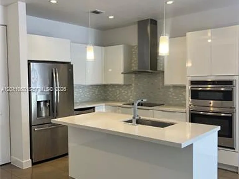 10245 NW 63rd Ter #103 — Photo 3