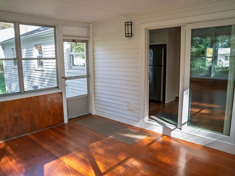10 Kinsman Pl — Photo 8