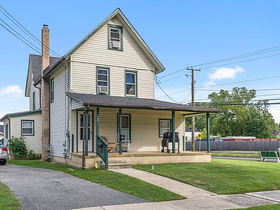 3rd image of 102 Grape St