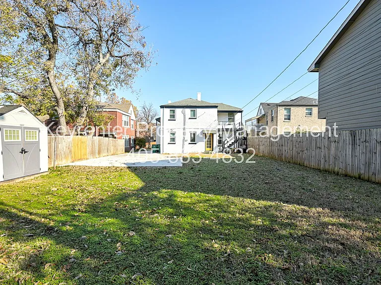 N Gatewood Ave Duplex — Photo 34