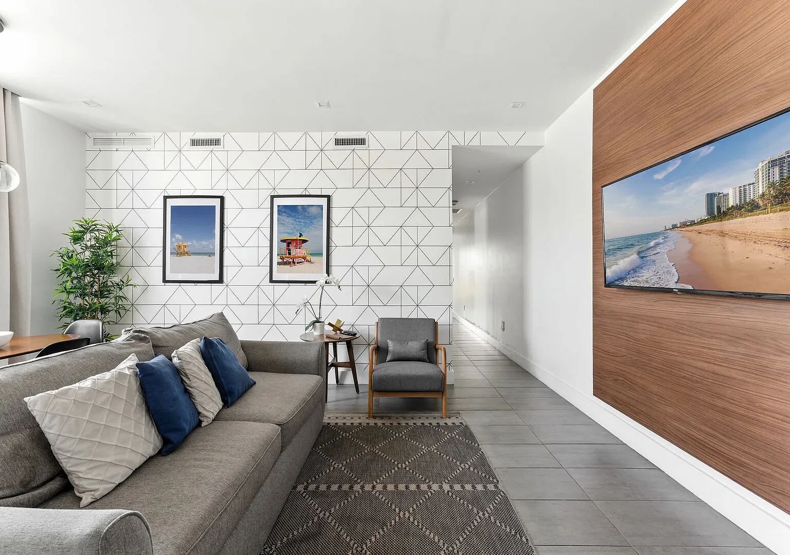 Modern South Beach 2 Bedroom Gem — Photo 1