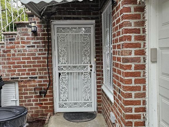 3rd image of 855 E 55th St #1