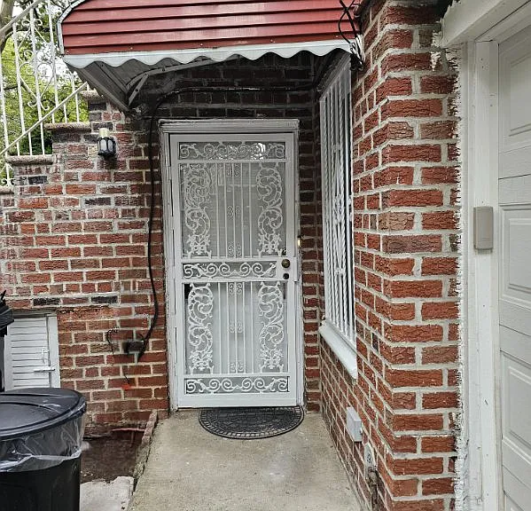 855 E 55th St #1 — Photo 3