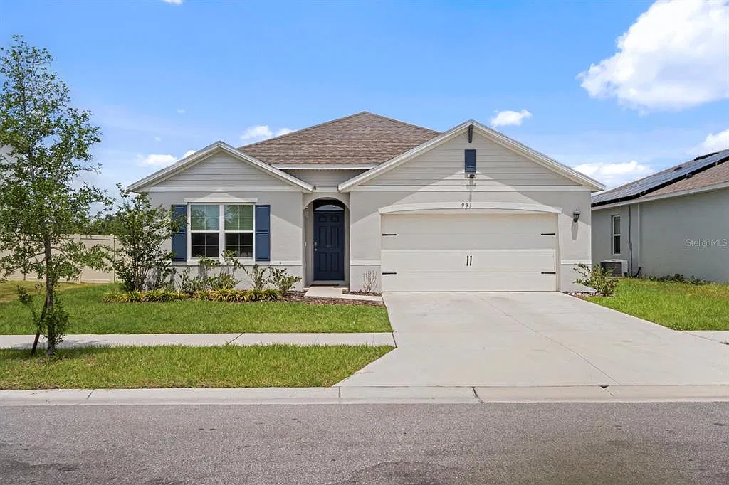 4 bed, 2.0 bath, 1827 sqft, $2,300 — Photo 1