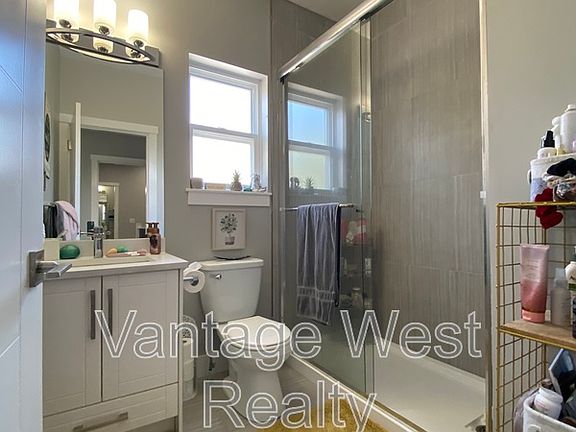 4th image of 754 Coopland Cres #3