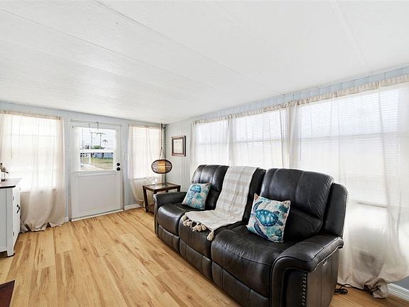 5th image of 10913 Liberty Dr