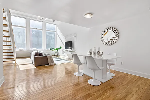 Sold by SR8 REALTY LLC | media 3