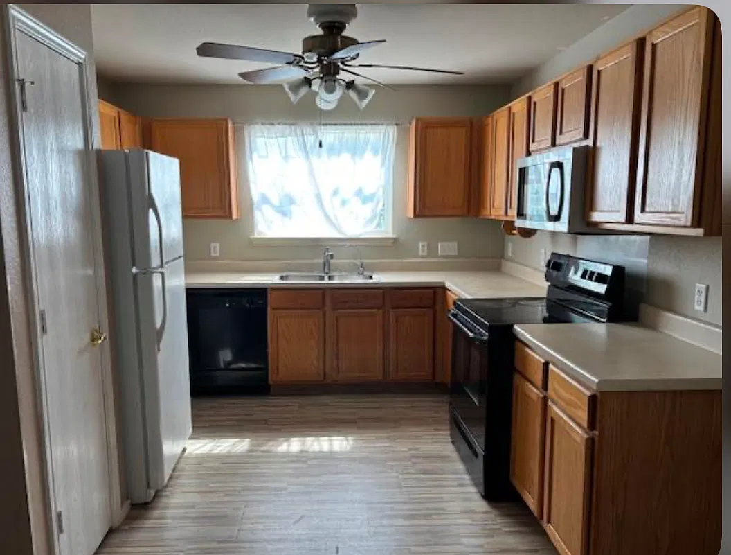 3 bed, 2.5 bath, 1496 sqft, $1,875 — Photo 3