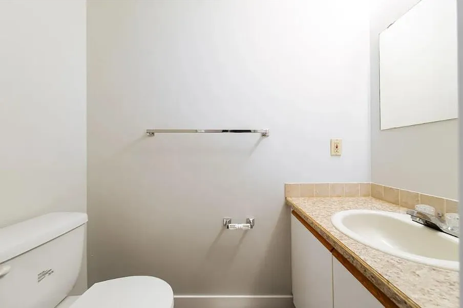 3 bed, 1.5 bath, 1100 sqft, $1,645 — Photo 3