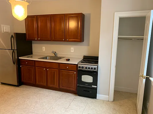 Rented by Carnegie Management Inc | media 22