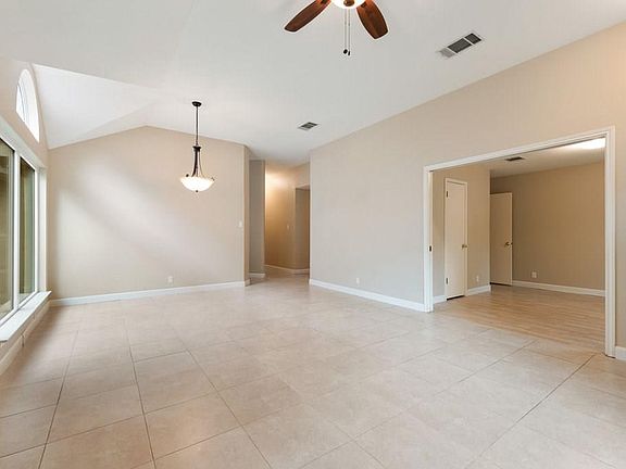 4th image of 10916 Sierra Oaks