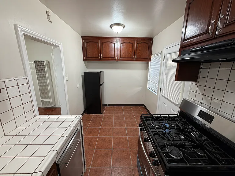 729 Martin Luther King Jr Ave — Photo 8