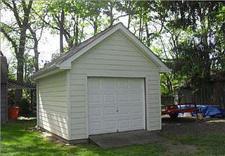 4th image of 72 Mailler Ave