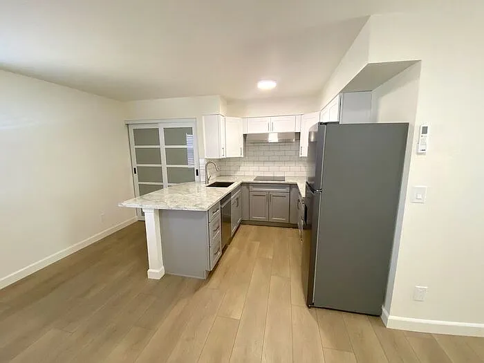 1112 Buena Vista Ave #102 — Photo 2