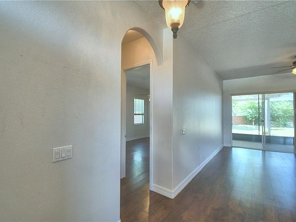 5th image of 2636 Balmoral Ct