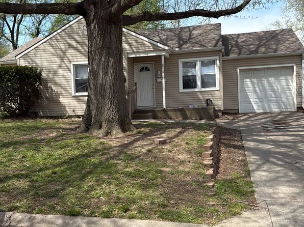 300 9th St, Warrensburg, MO 64093