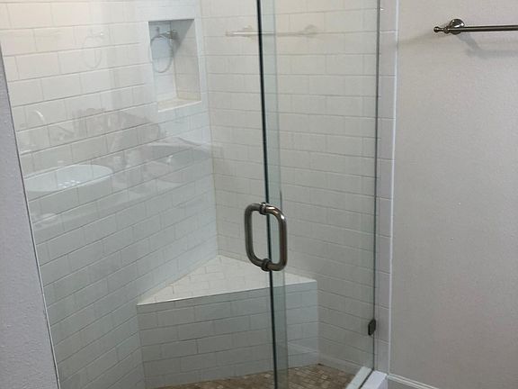 4th image of 505 W 7th St APT 102