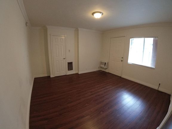 4th image of 1114 N Clark St #2B