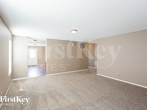 3rd image of 1331 Ellington Dr