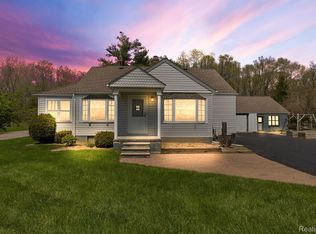 33326 Willow Rd, New Boston, MI 48164