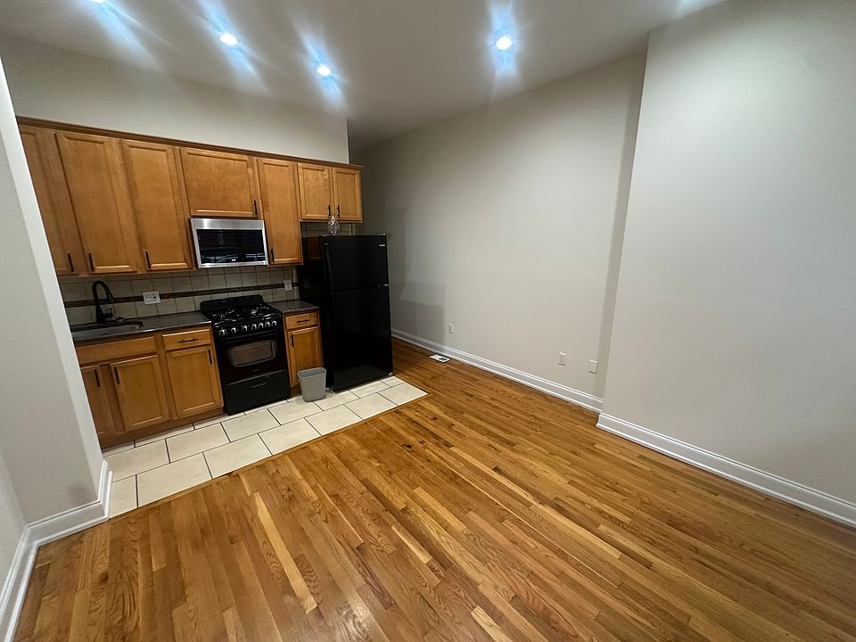 1st image of 627 S 10th St Floor 1