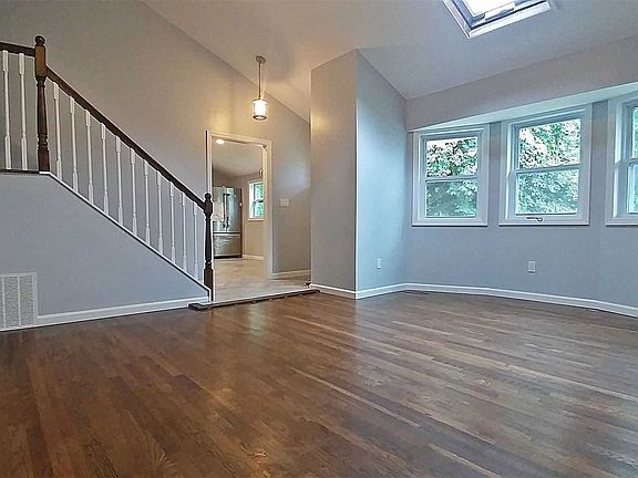 3rd image of 1403 Race Ave