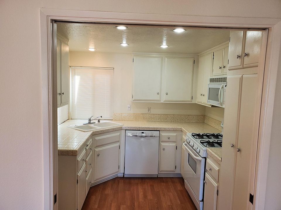 1st image of 2034 E Blackwood Ln