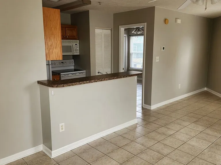 409 Tree Top Ct #D — Photo 4