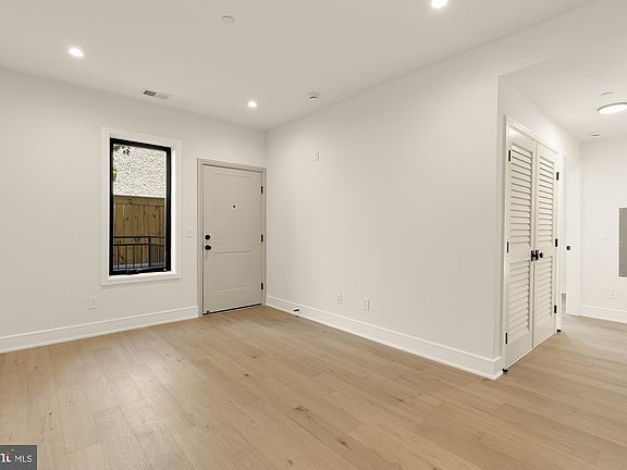 5th image of 3319 12th St NE #6