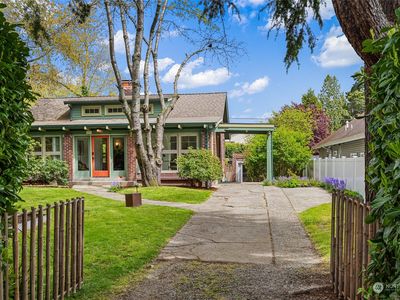 9028 Dayton Avenue N, Seattle, WA, 98103